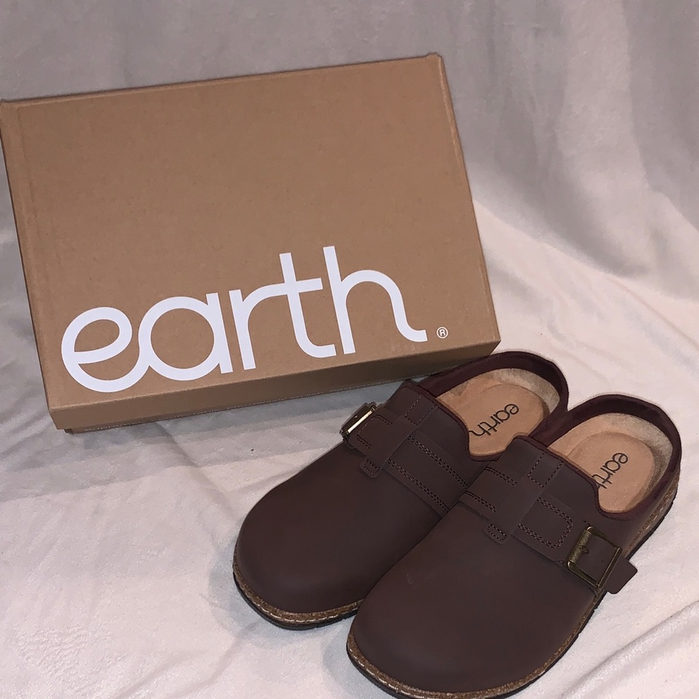 Earth Water Resistant Clogs-Evelyn in Dark Brown